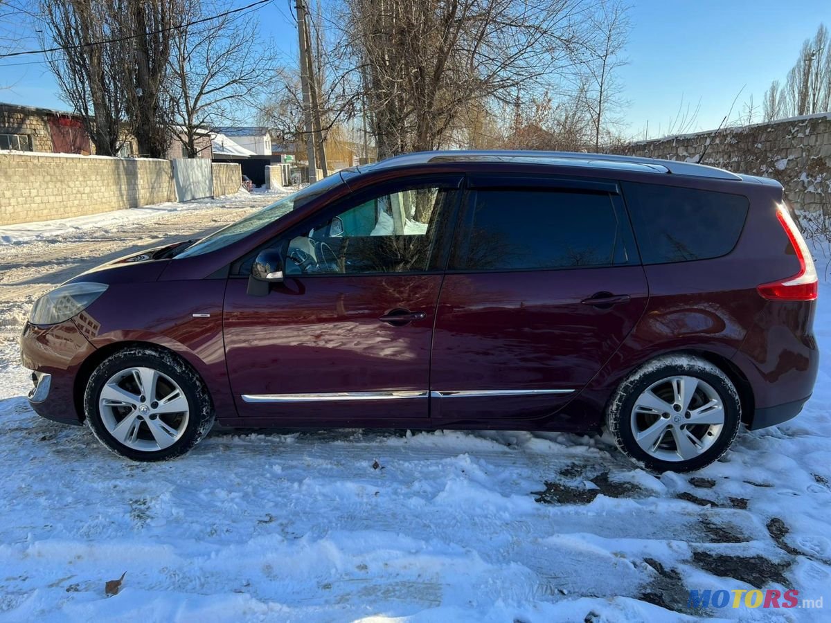 2013' Renault Grand Scenic photo #2