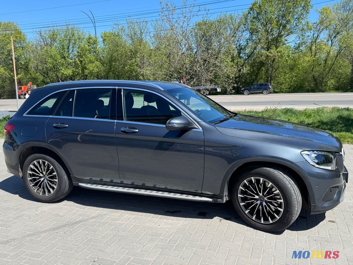 2016' Mercedes-Benz GLC photo #2
