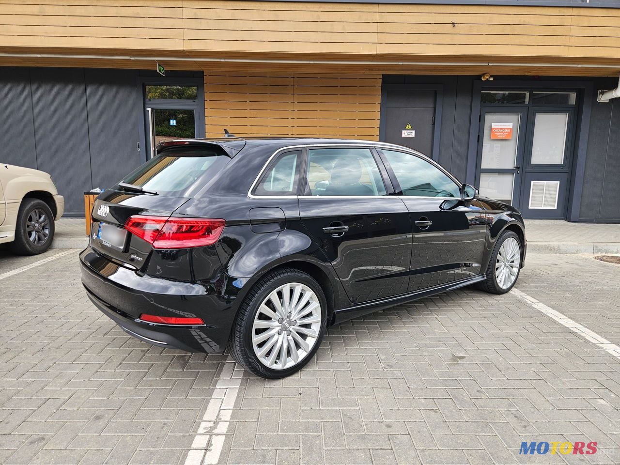 2015' Audi A3 E-Tron photo #4