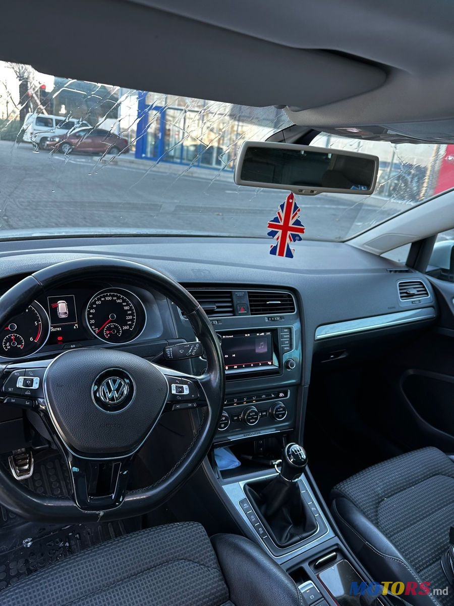 2016' Volkswagen Golf photo #3
