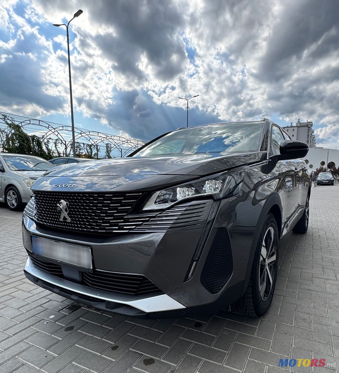 2023' Peugeot 5008 photo #1