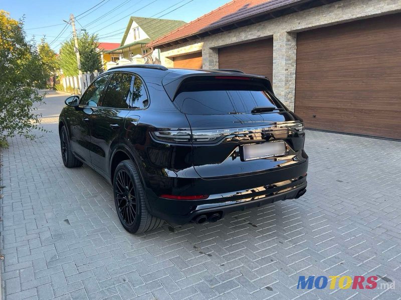 2019' Porsche Cayenne photo #2