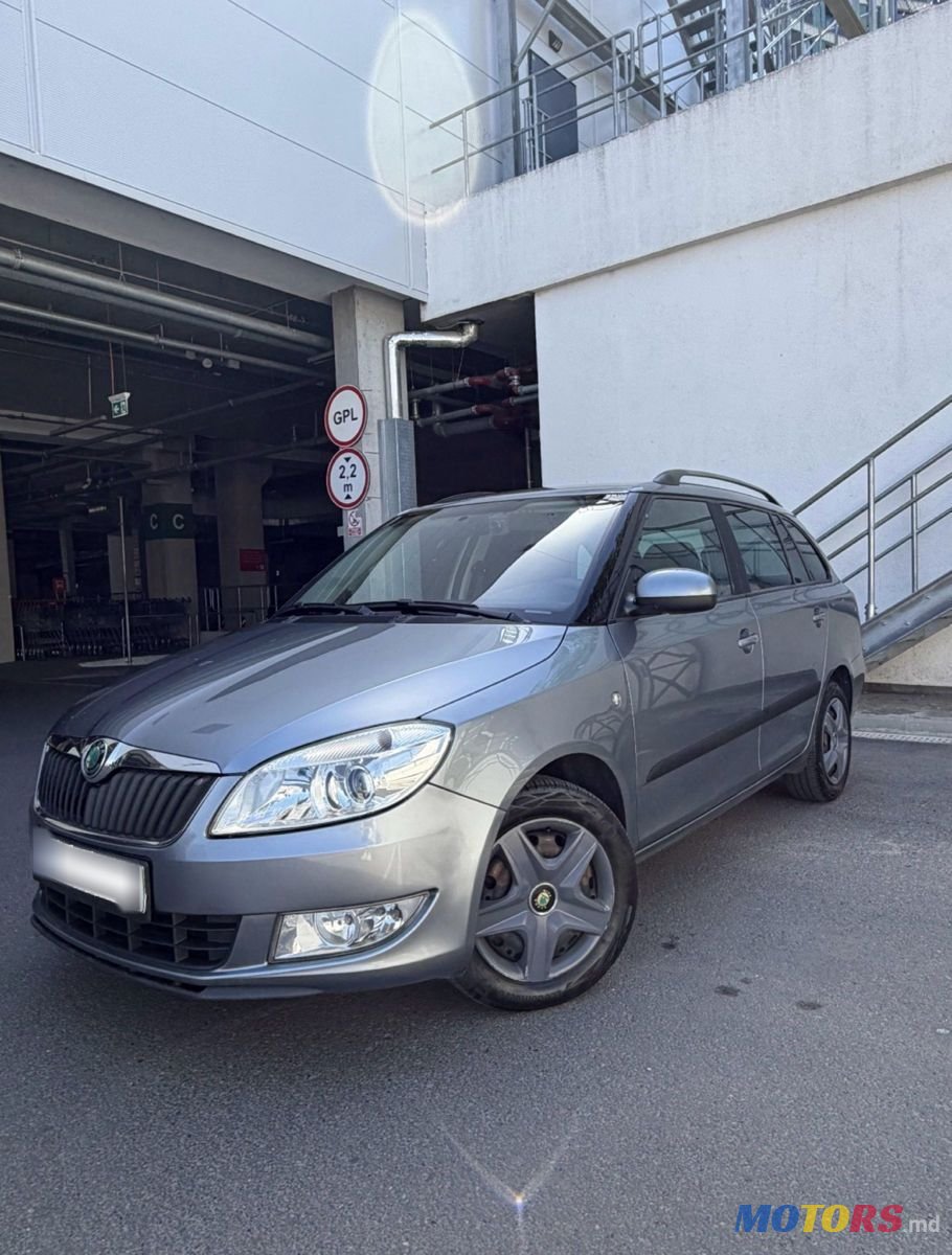 2012' Skoda Fabia photo #4
