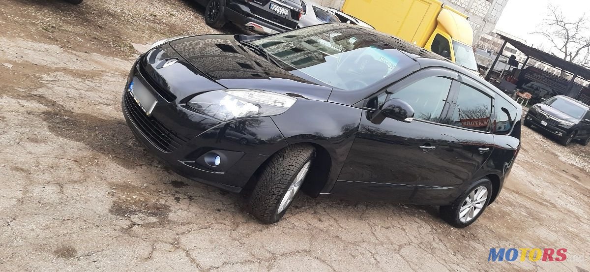 2011' Renault Grand Scenic photo #1