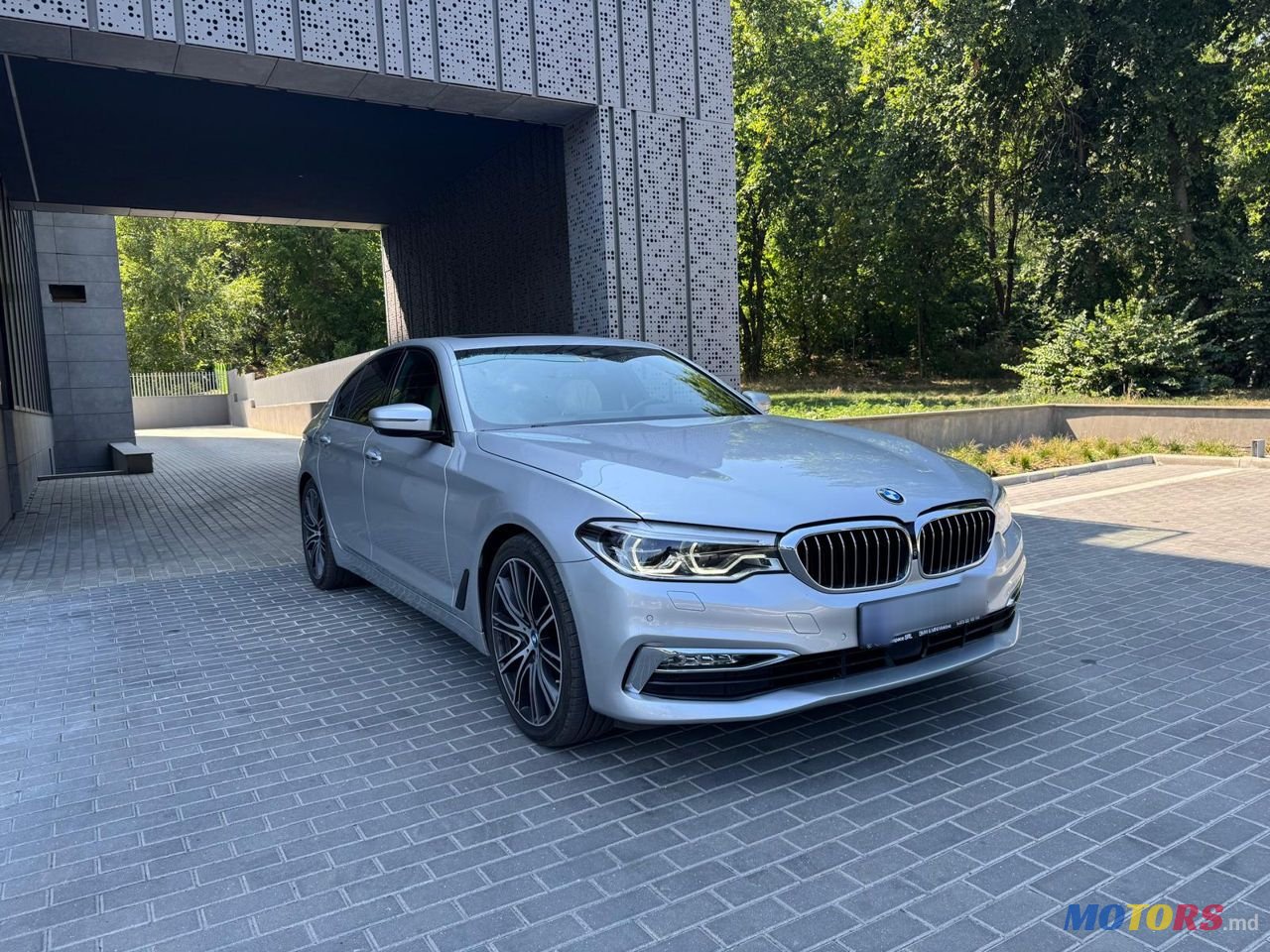 2017' BMW 5 Series photo #2
