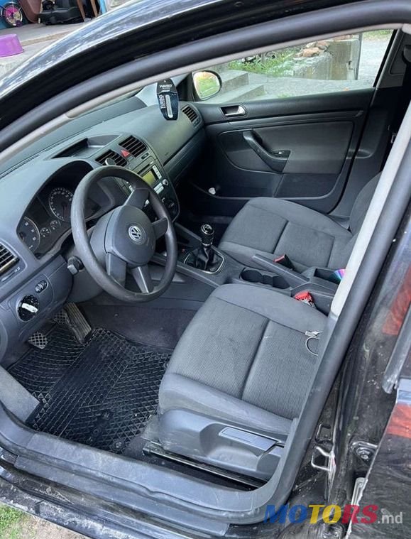 2005' Volkswagen Golf photo #3