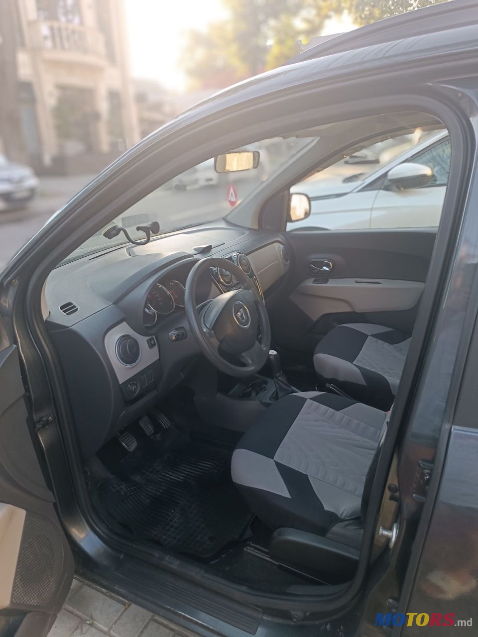 2012' Dacia Lodgy photo #5