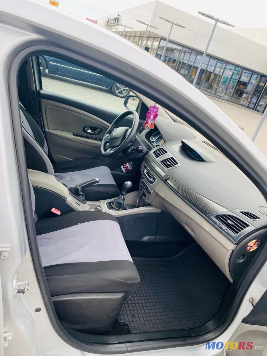 2010' Renault Megane photo #6