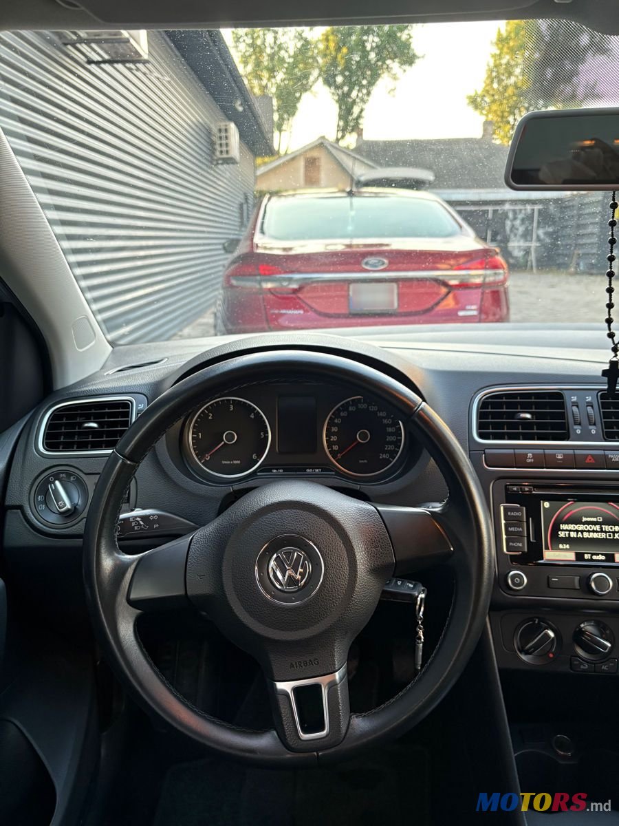 2014' Volkswagen Polo photo #5