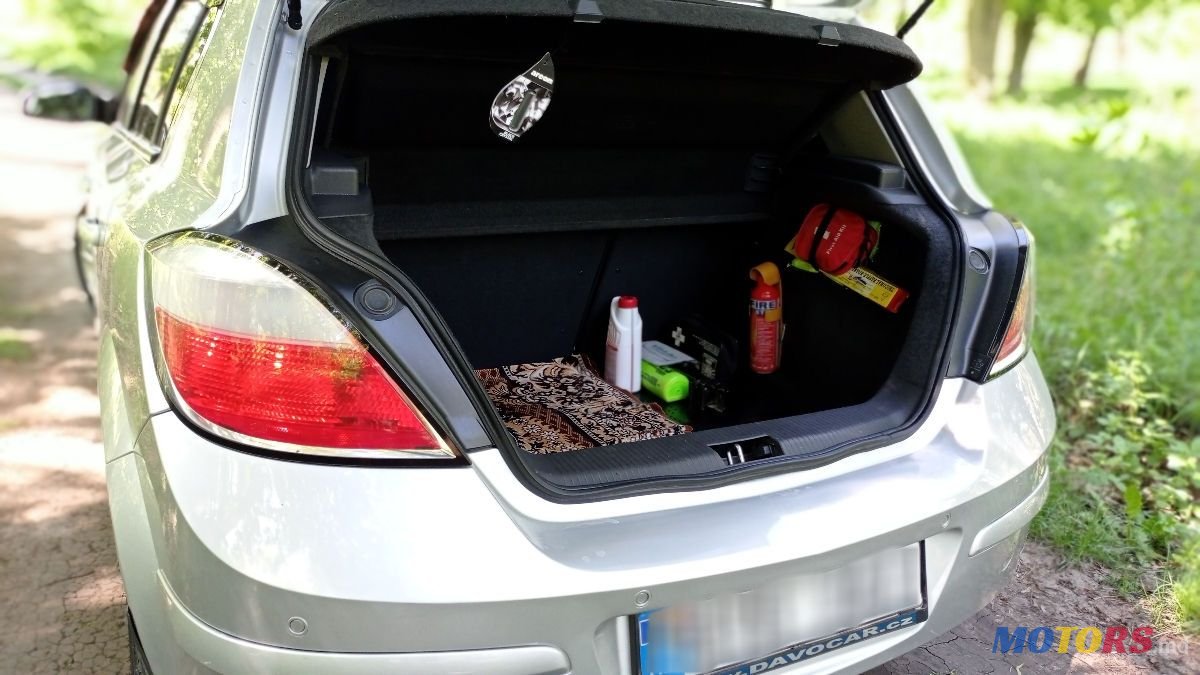 2008' Opel Astra photo #6