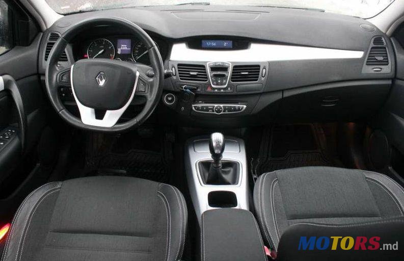 2008' Renault Laguna photo #2