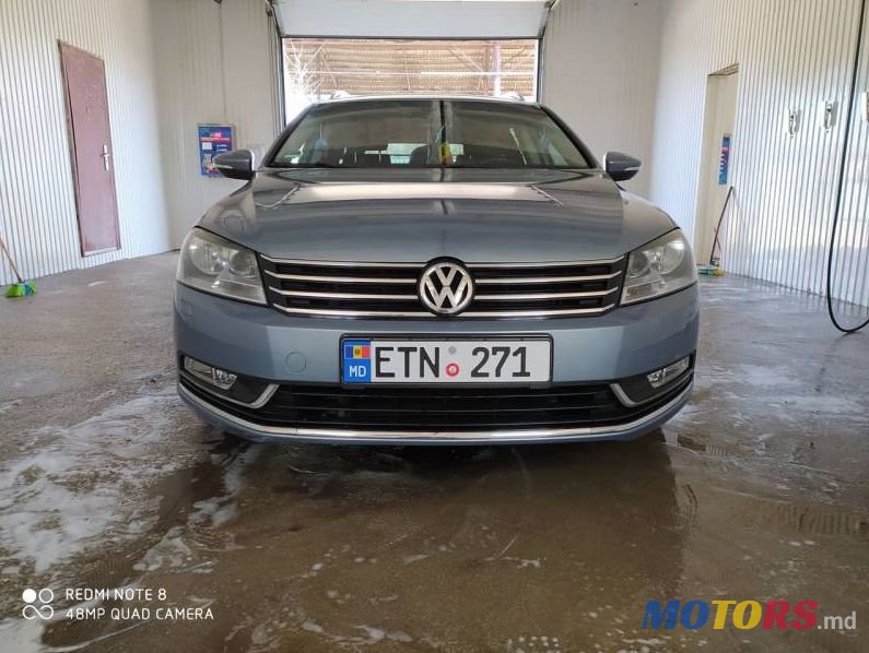 2011' Volkswagen Passat photo #2