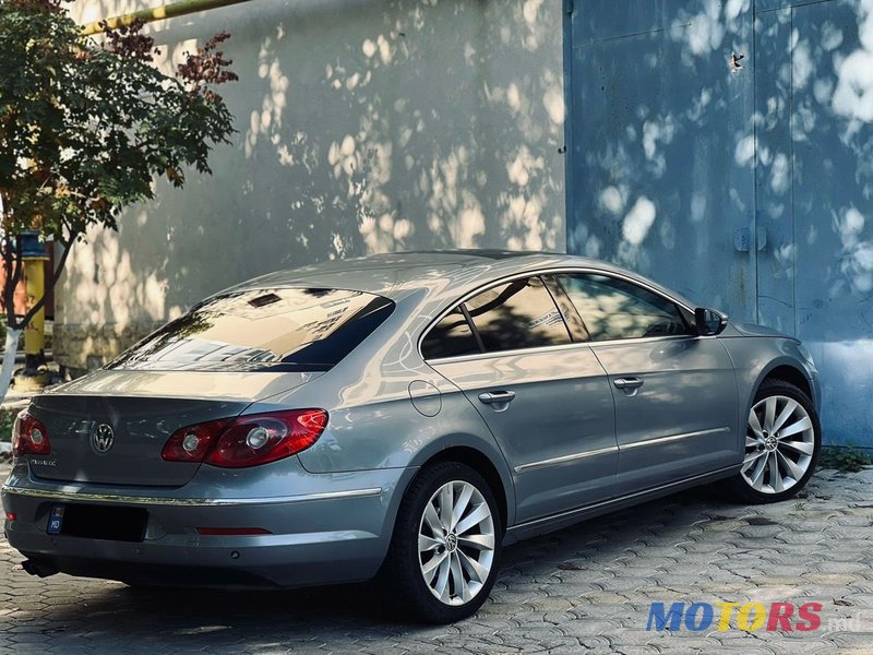 2009' Volkswagen Passat photo #3