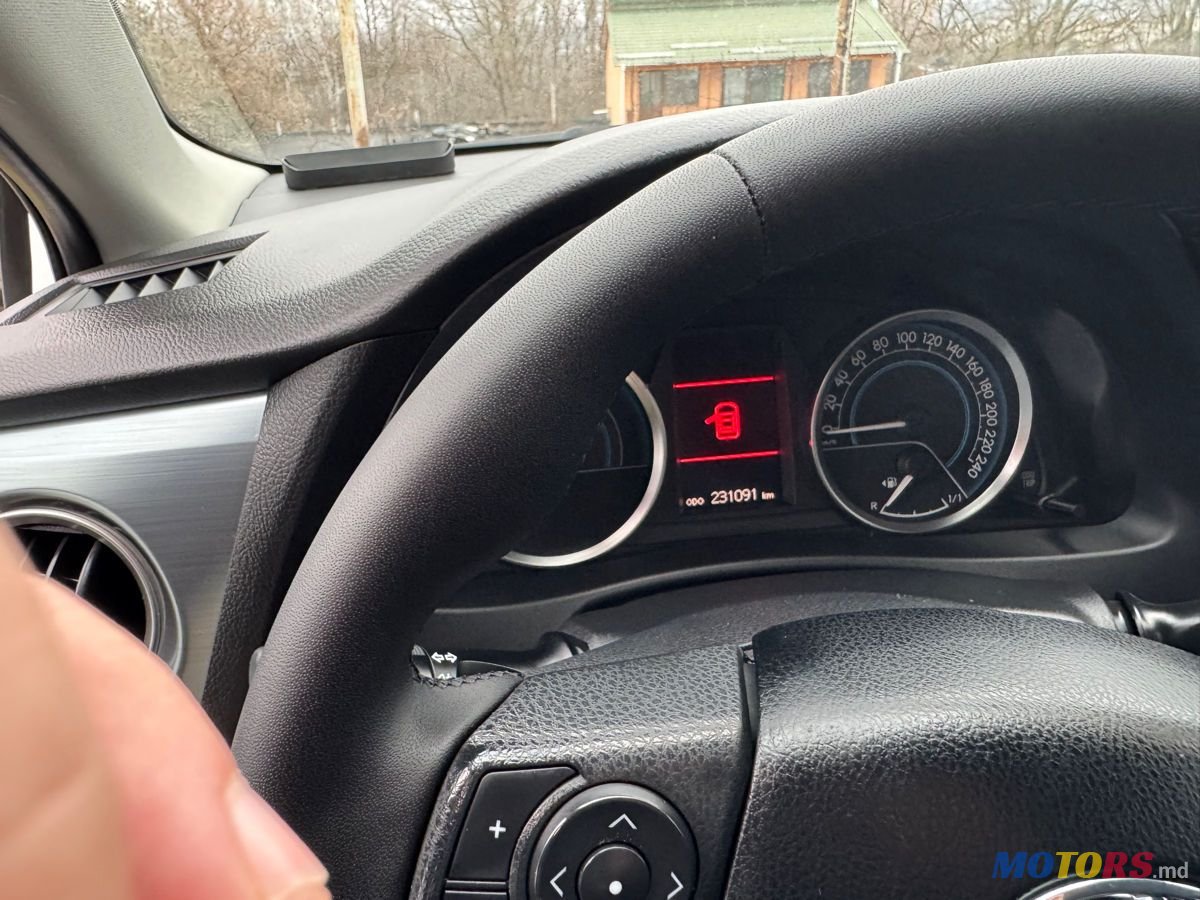 2013' Toyota Auris photo #5