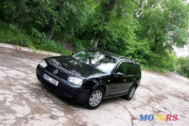 2004' Volkswagen Golf photo #2