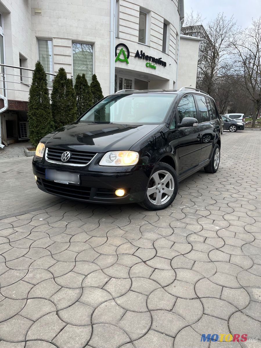 2004' Volkswagen Touran photo #1