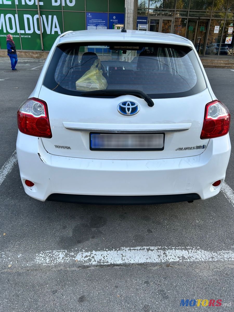 2011' Toyota Auris photo #3