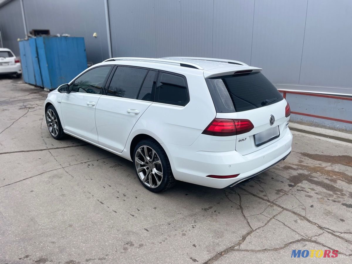 2018' Volkswagen Golf photo #6