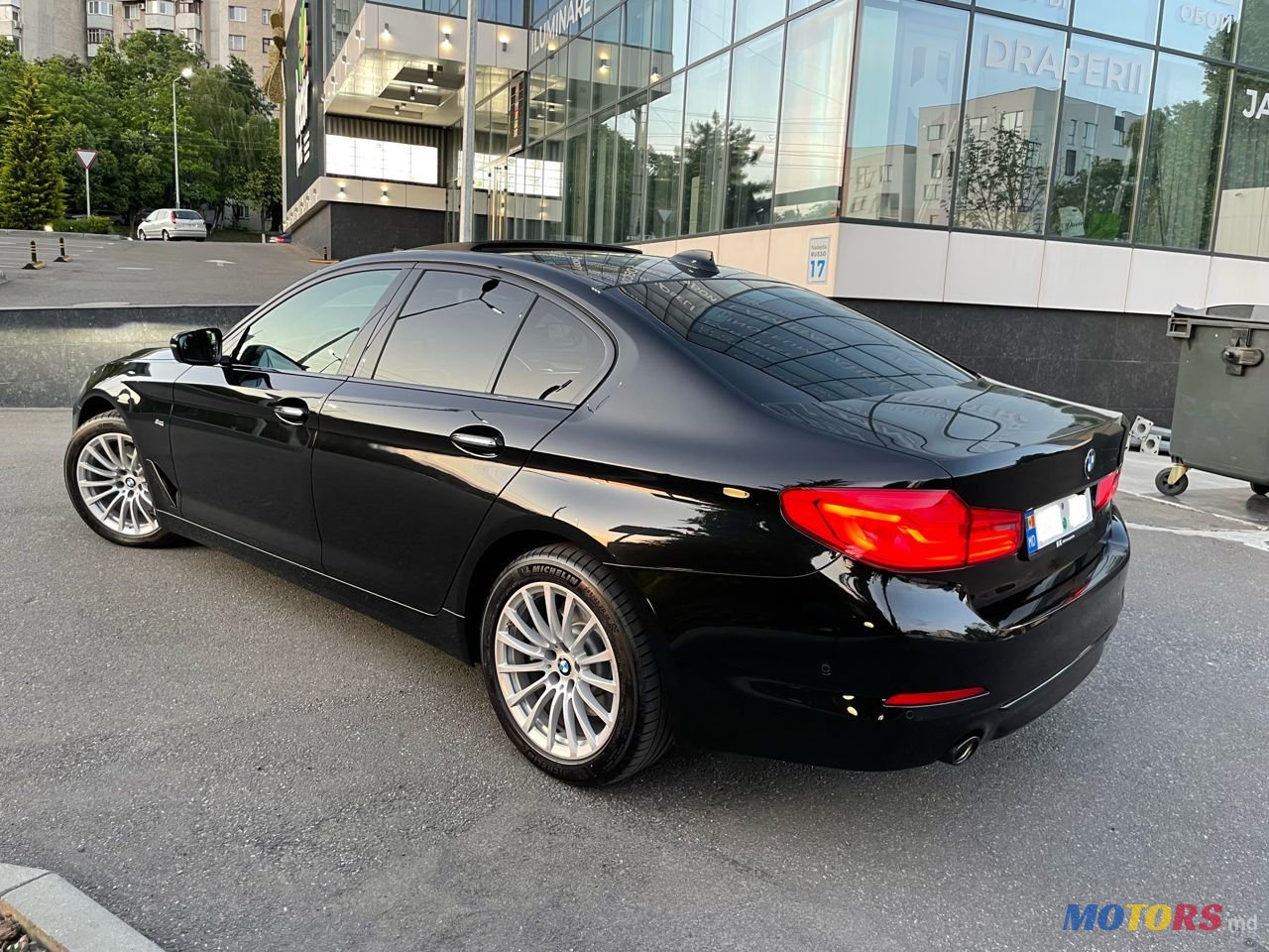 2017' BMW 5 Series photo #2