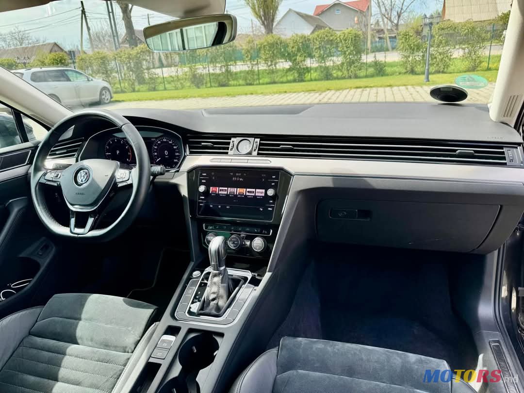 2018' Volkswagen Passat photo #2