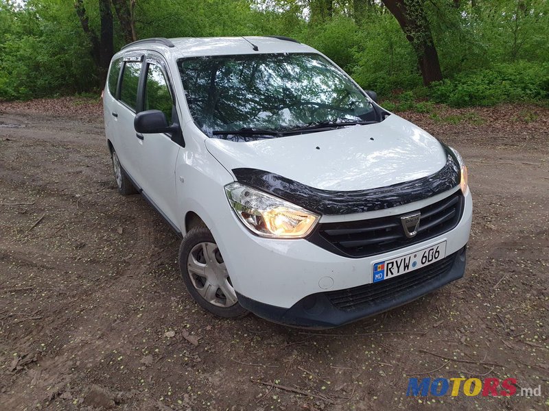 2014' Dacia Lodgy photo #2