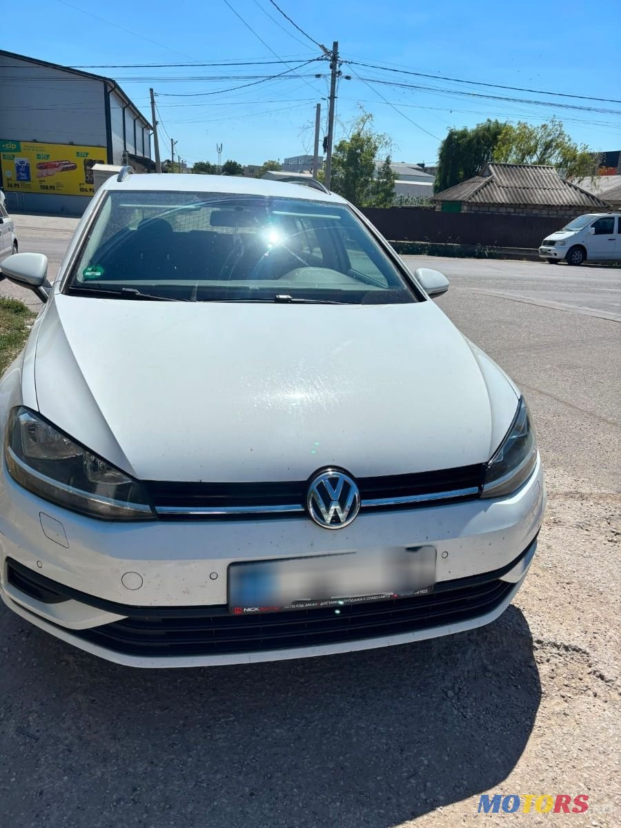 2018' Volkswagen Golf photo #3