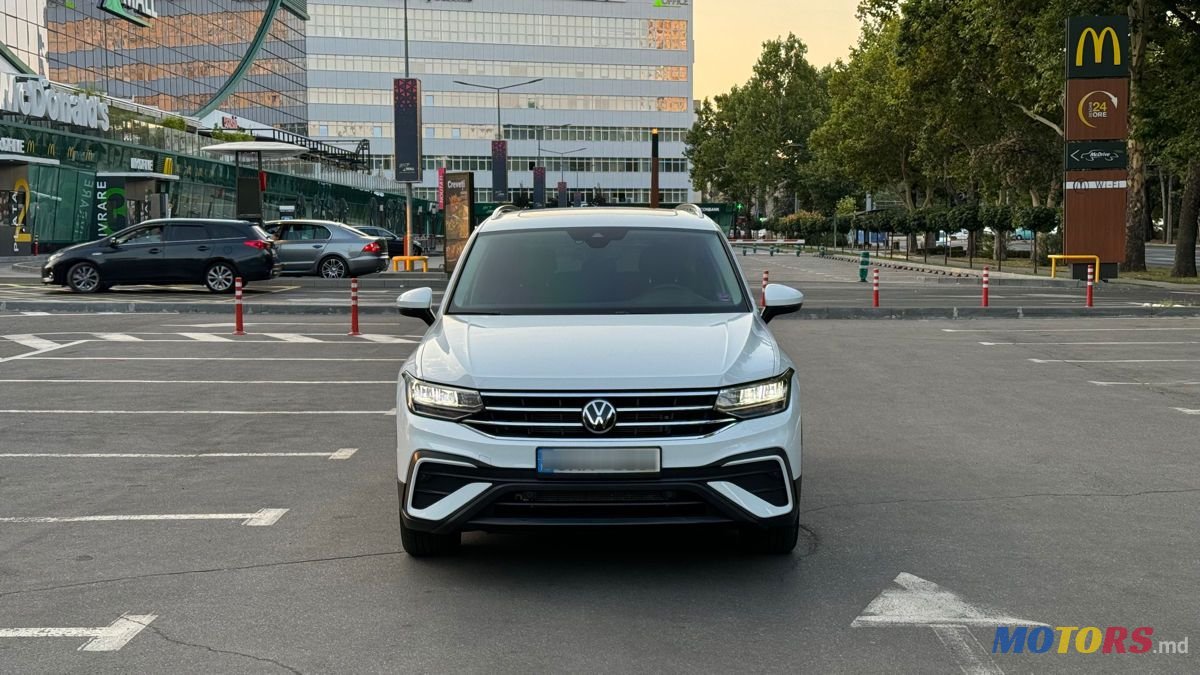 2022' Volkswagen Tiguan photo #4