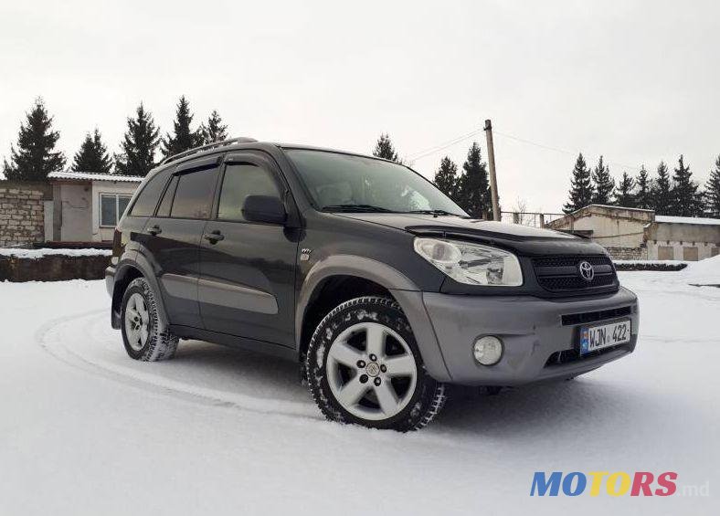 2004' Toyota RAV4 photo #1