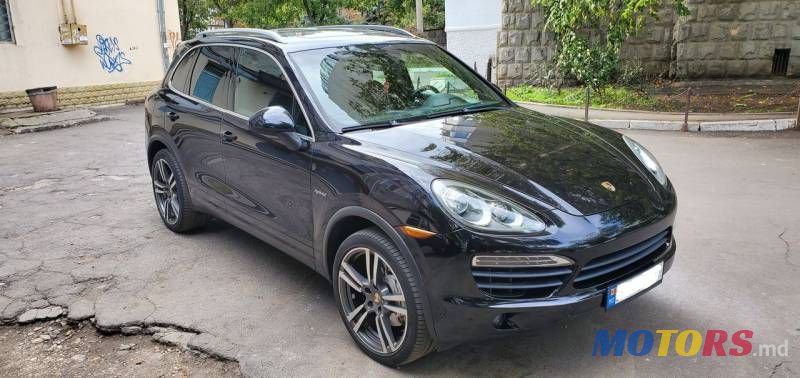 2012' Porsche Cayenne photo #3