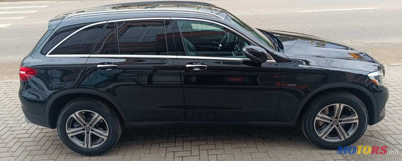 2019' Mercedes-Benz GLC photo #2