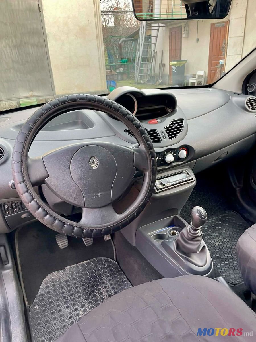 2011' Renault Twingo photo #5