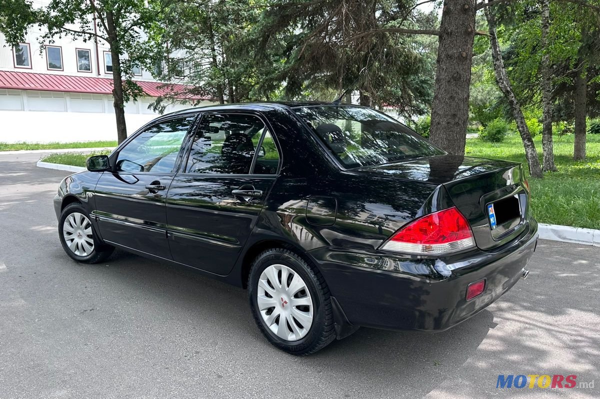 2010' Mitsubishi Lancer photo #4