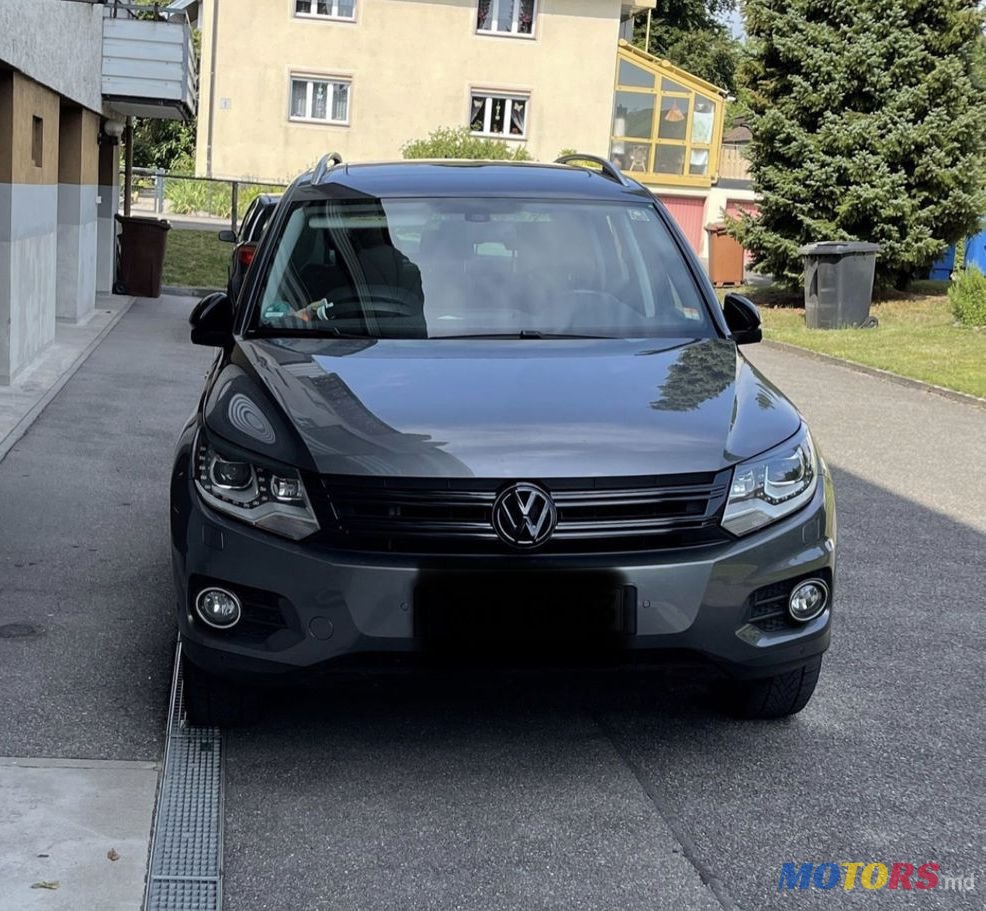 2015' Volkswagen Tiguan photo #1