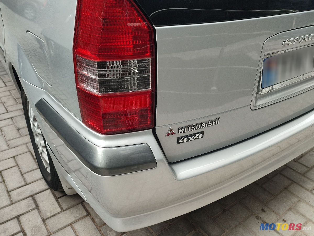 1999' Mitsubishi Space Wagon photo #4