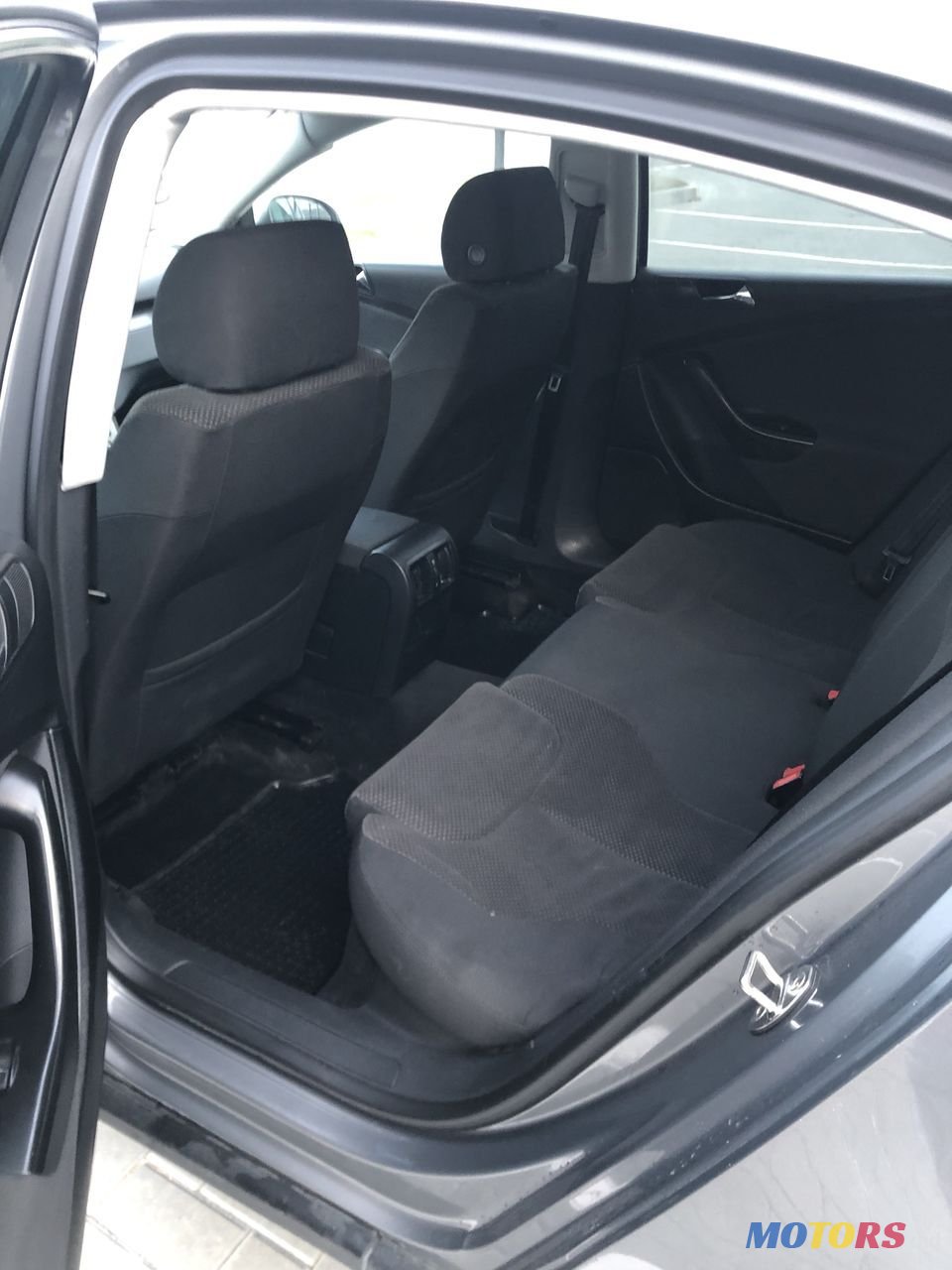 2005' Volkswagen Passat photo #6