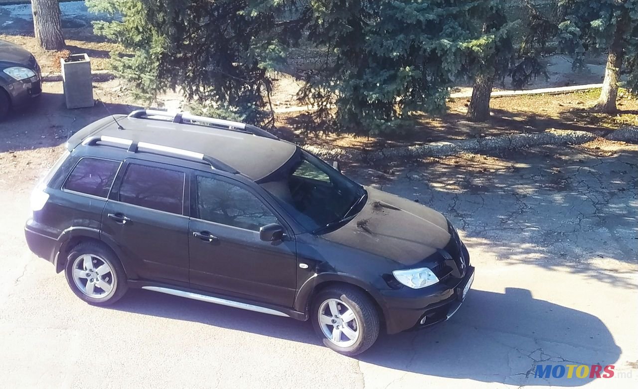 2008' Mitsubishi Outlander photo #3