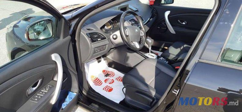 2011' Renault Megane photo #3