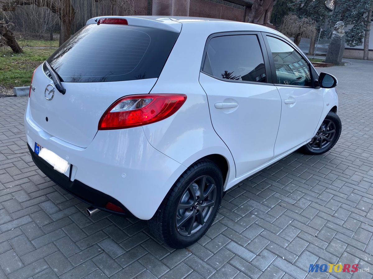 2014' Mazda 2 photo #6