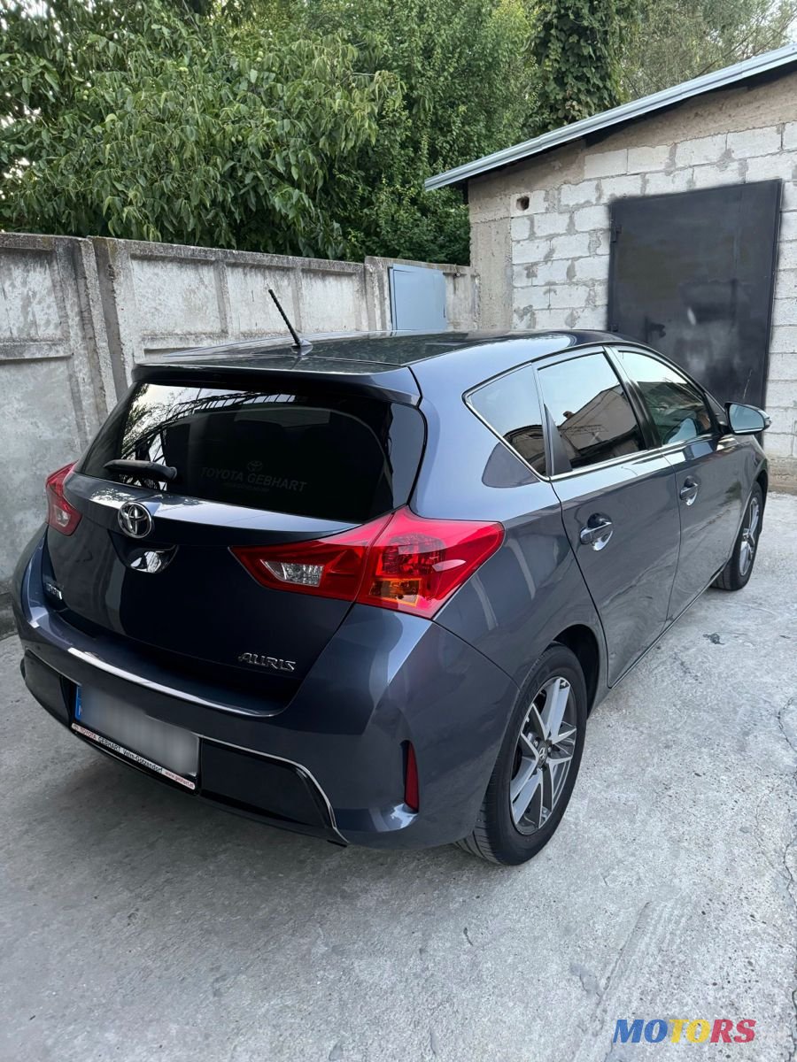 2014' Toyota Auris photo #3