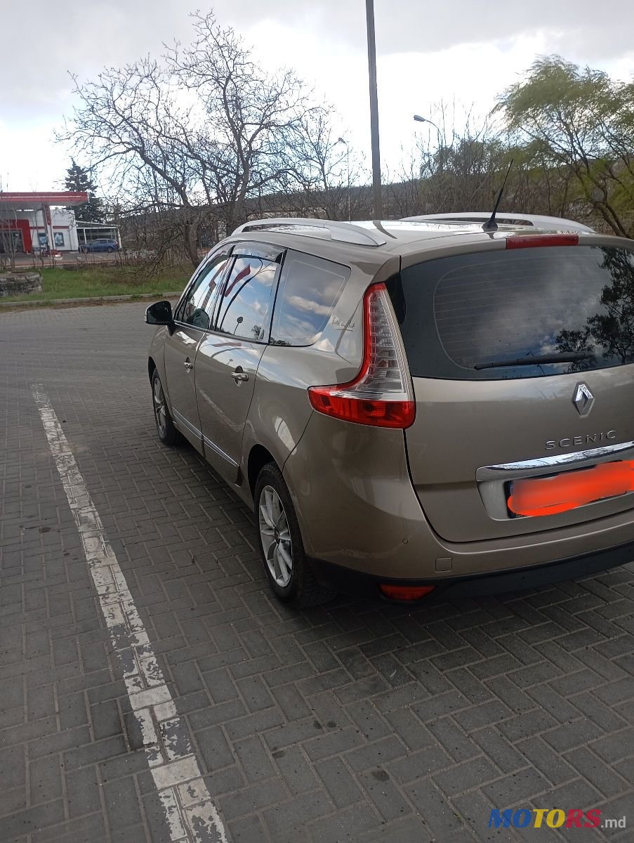 2012' Renault Grand Scenic photo #2