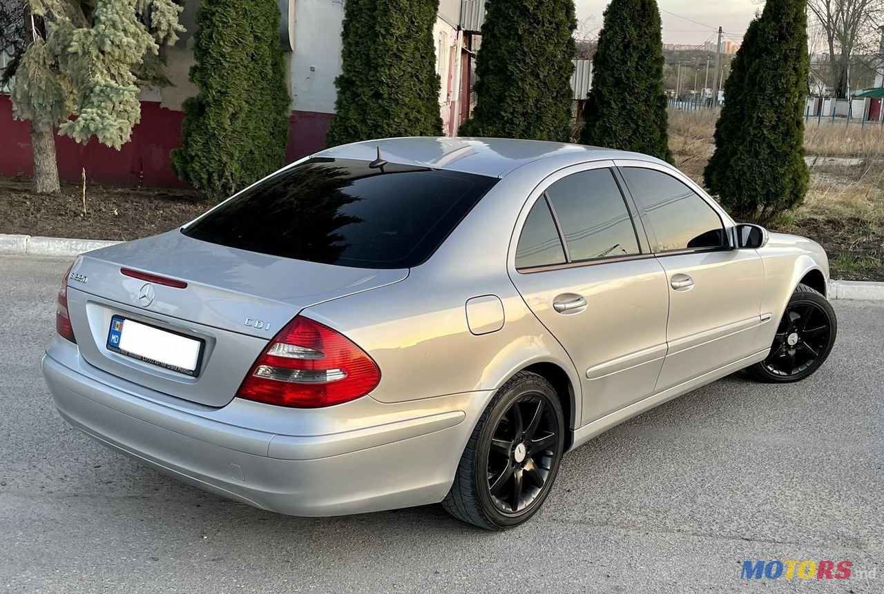 2005' Mercedes-Benz E Класс photo #2