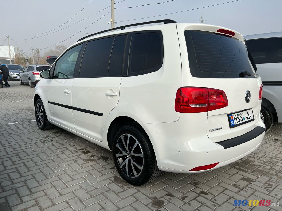 2012' Volkswagen Touran photo #2