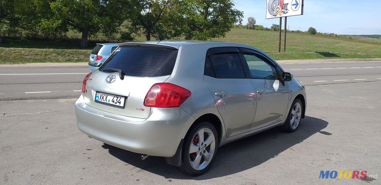 2007' Toyota Auris photo #2
