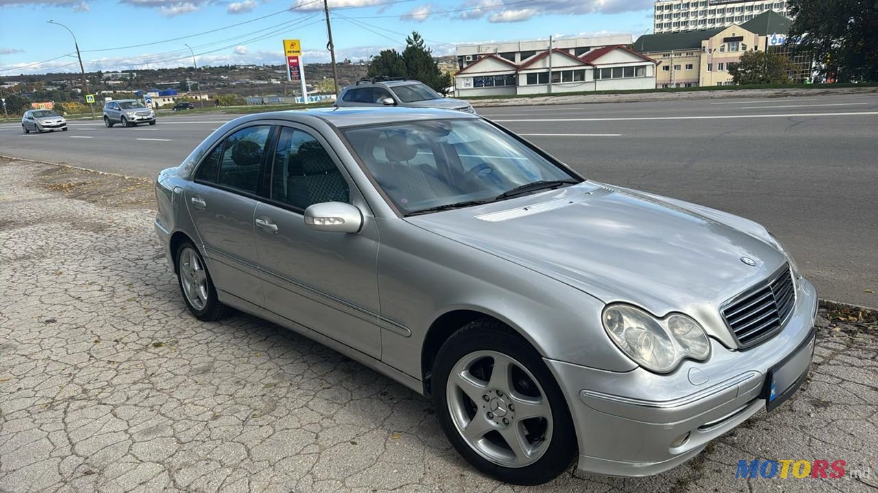 2002' Mercedes-Benz C-Class photo #2