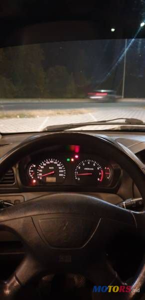 2002' Mitsubishi Space Wagon photo #5