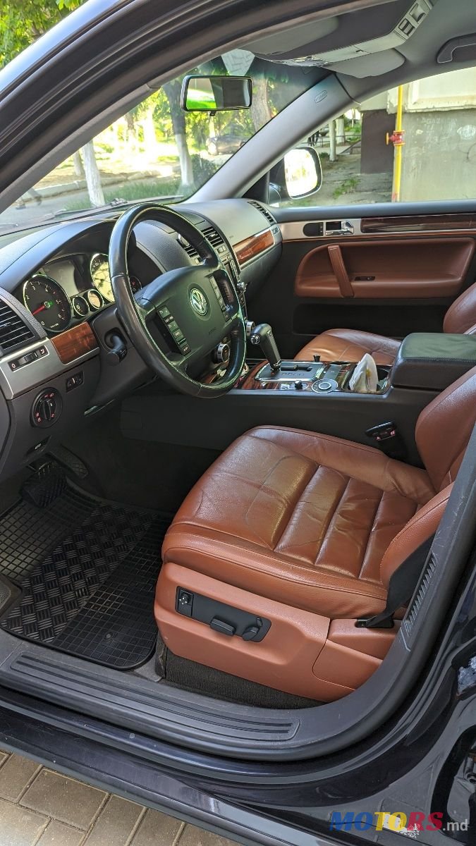 2008' Volkswagen Touareg photo #6