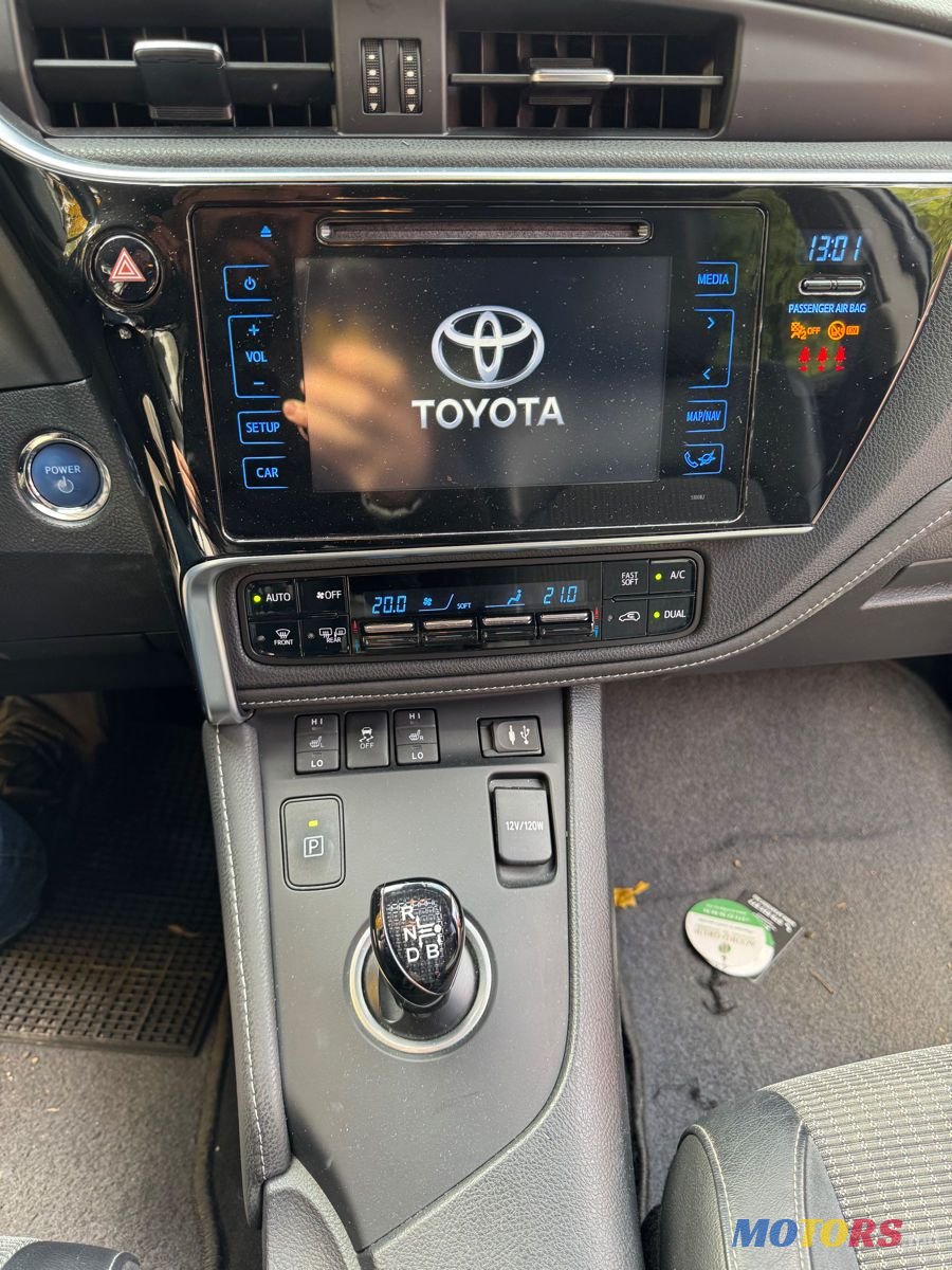 2015' Toyota Auris photo #4