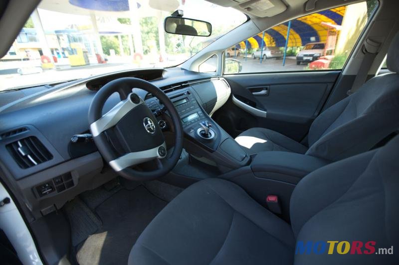 2010' Toyota Prius photo #2