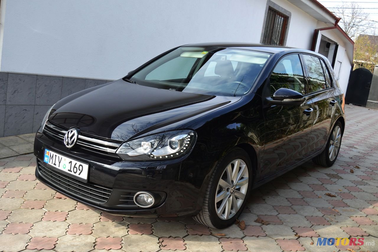 2011' Volkswagen Golf photo #3