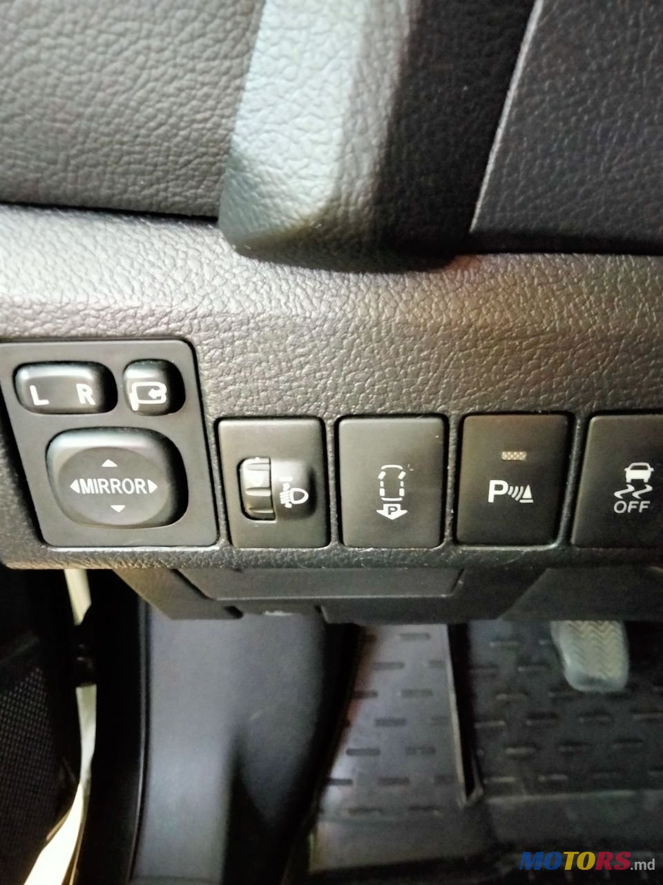 2015' Toyota Auris photo #5